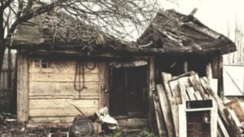 Femeia moștenește o casă "fără valoare" - Face o descoperire șocantă înăuntru, determinând apelul la poliție.